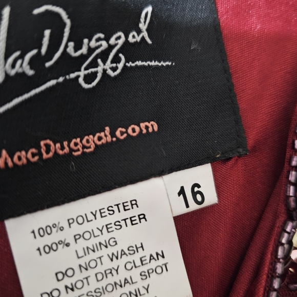 MAC DUGGAL SEQUINED V-NECK CAPE SLEEVE BEADED WAIST GOWN Womens Size 16 - Picture 7 of 9